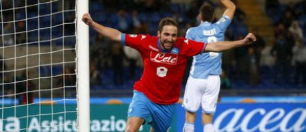 Napoli ramane lidera